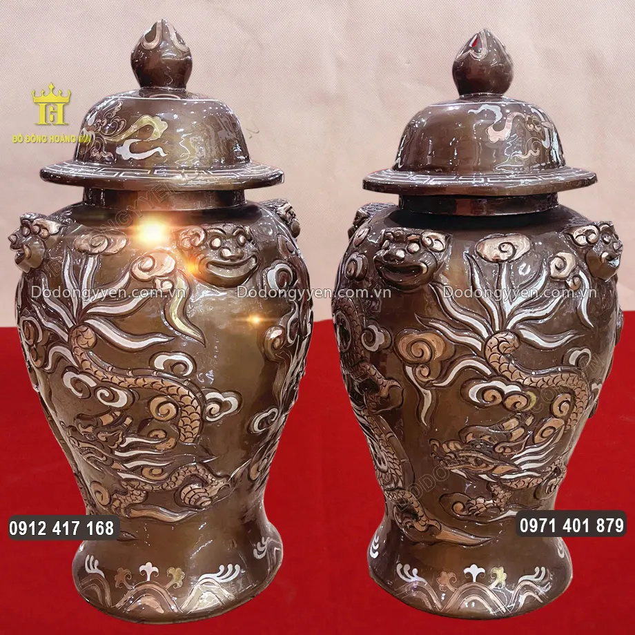 H&igrave;nh ảnh linh vật Rồng được chạm khắc tr&ecirc;n th&acirc;n b&igrave;nh